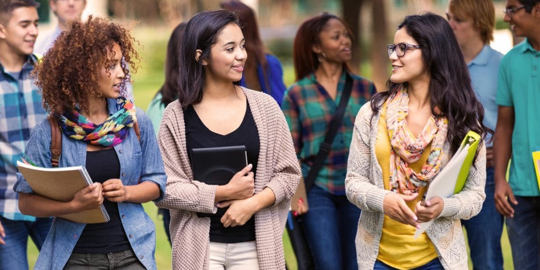 5 vantagens de cursar parte do ensino médio no exterior