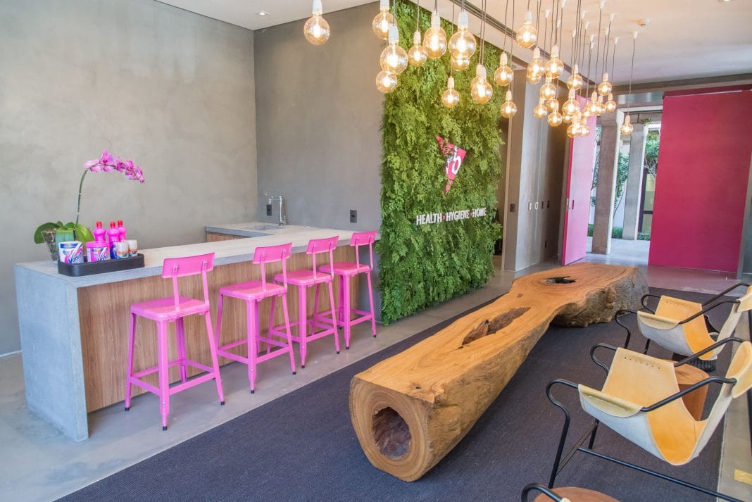 Grupo Reckitt tem vagas para trainee com salários de R$ 8,5 mil