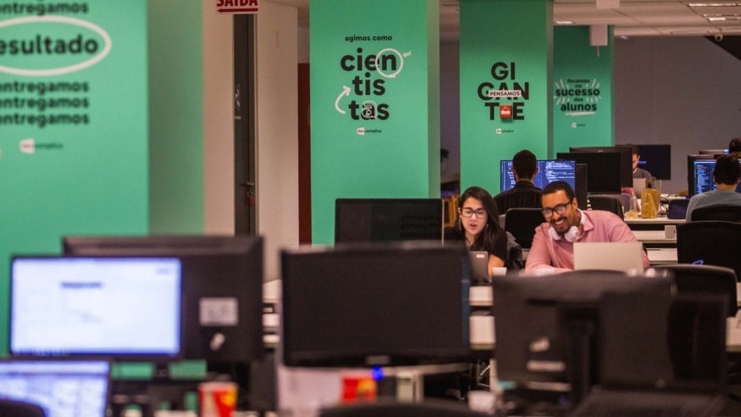Descomplica abre vagas em curso de programação com remuneração