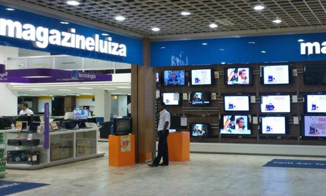 Magalu oferece 10 mil bolsas de estudo para mulheres vítimas de violência